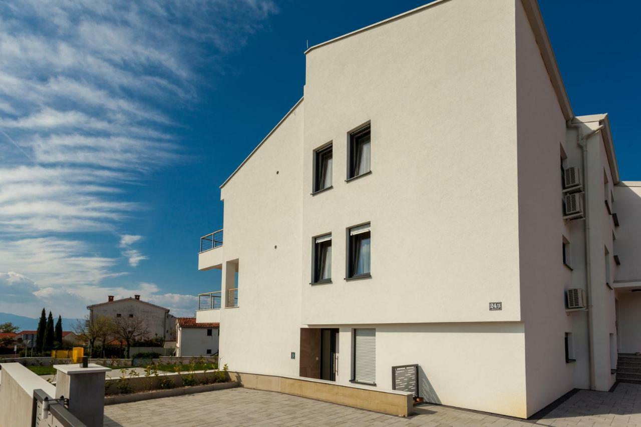 Apartments Kudec By El-Pi Tours Malinska Exteriör bild
